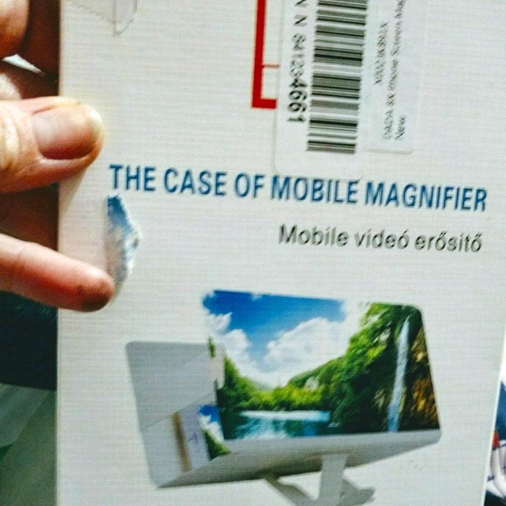 Magnifying tablet case
